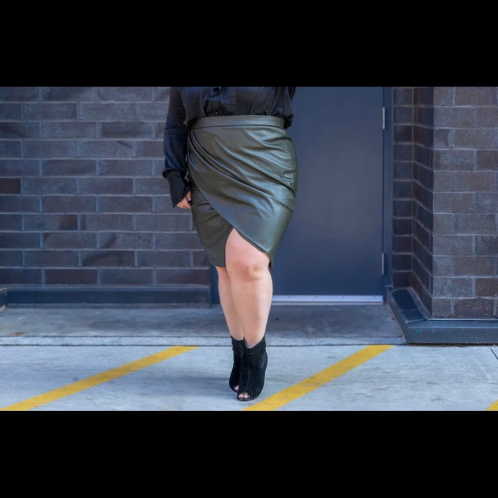 Marée Pour Toi Faux Leather Tulip Hem Skirt